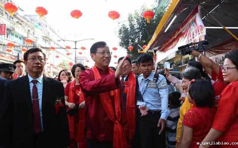 17大使在街头 1:1.6.jpg